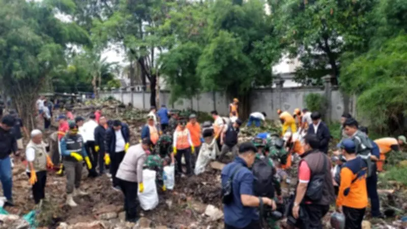 100 Ribu Personel Gabungan Gelar Kerja Bakti Massal Jaga Jakarta Bersih