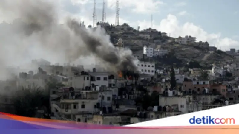 15 Keluarga Palestina Diusir Paksa di Tepi Barat, Rumah Dibongkar oleh Pemukim Israel