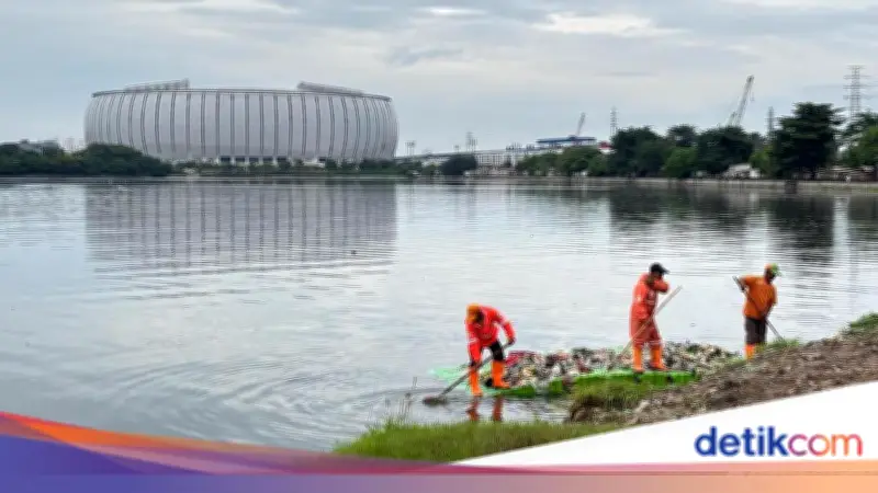 30 Personel Damkar Diterjunkan Cari Warga Tenggelam di Danau Sunter Jakut