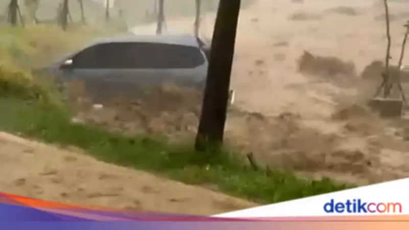 73 Rumah Terdampak Banjir di Babakan Madang Bogor, Satu Mobil Hanyut
