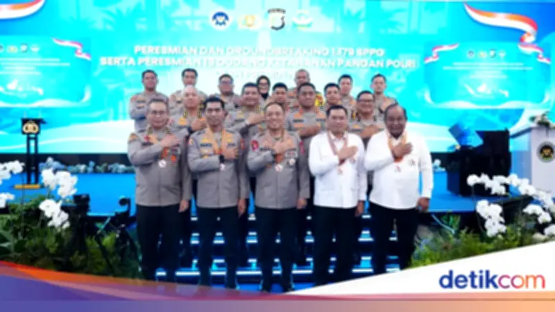 9 Kapolres Terima Satyalancana Wira Karya dari Presiden Prabowo Subianto