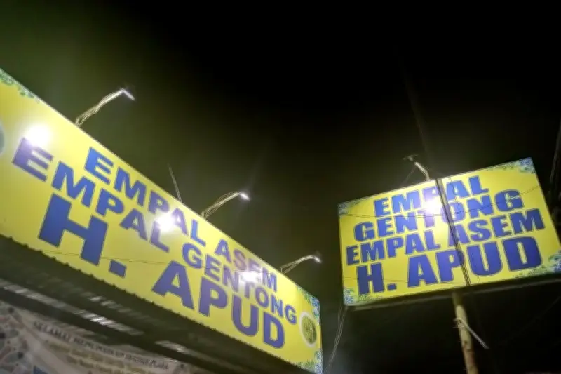 9 Kuliner Legendaris Cirebon yang Wajib Dicicipi, dari Empal Gentong hingga Mie Koclok