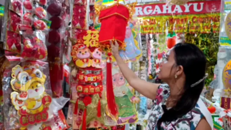 Aksesori Imlek Laris Manis di Margonda Depok, Pembeli Berbondong-bondong