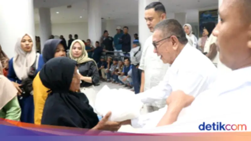 Andre Rosiade Salurkan 5.000 Paket Sembako untuk Warga Sijunjung Sambut Ramadan