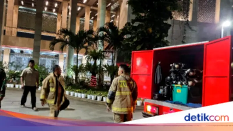 Asap Muncul di Masjid Istiqlal Saat Tarawih Perdana Ramadan 2026, Damkar Dikerahkan