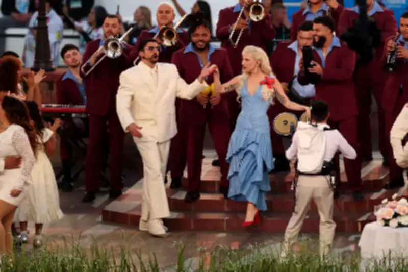 Bad Bunny Suguhkan Identitas Puerto Rico di Panggung Super Bowl