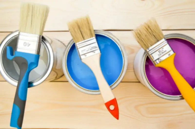 Bahaya Sisa Cat di Rumah: Cara Membuang dengan Aman dan Ramah Lingkungan