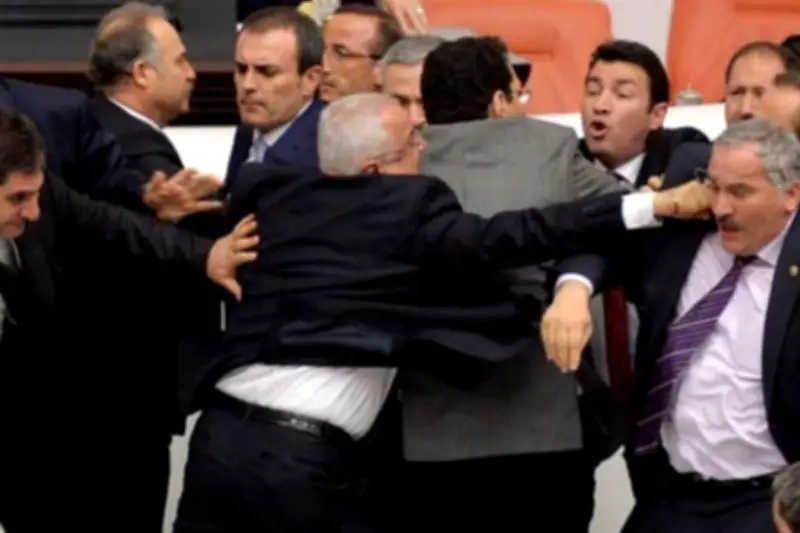 Baku Hantam di Parlemen Turkiye Usai Penolakan Sumpah Jaksa Agung Baru