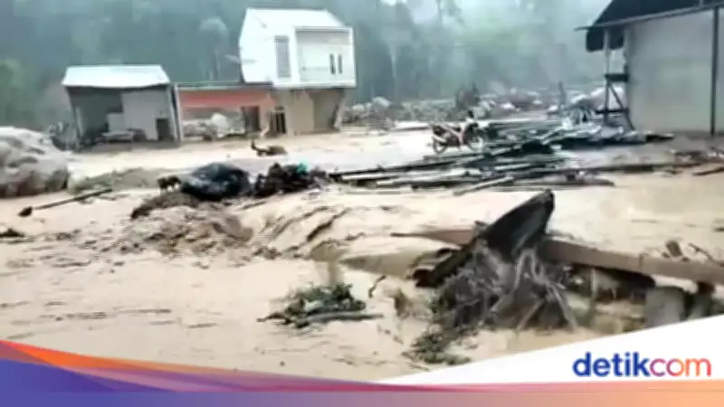 Banjir Bandang Terjang Enam Kecamatan di Tapanuli Tengah, Jembatan Darurat Hanyut