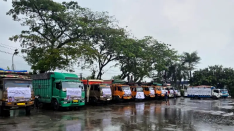 Bantuan 100 Ton Beras dan 800 Ribu Mi Instan untuk Korban Bencana Aceh dan Sumut