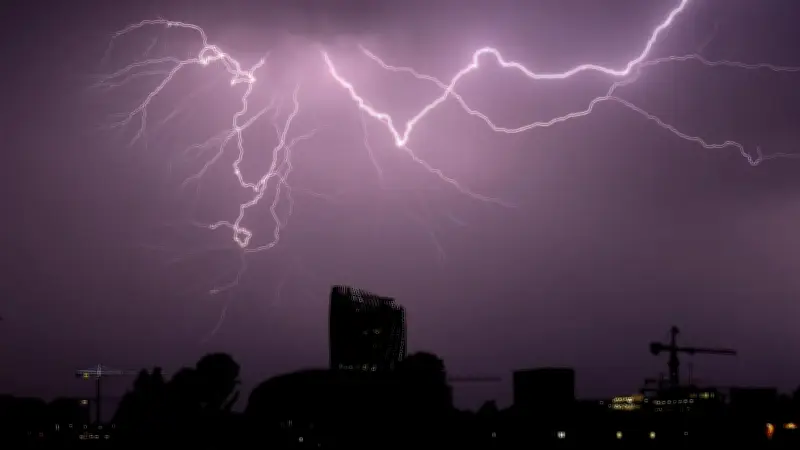 BMKG Prediksi Cuaca Jabodetabek Sabtu 21 Februari 2026: Hujan Petir Malam Nanti