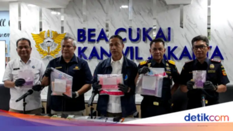 BNN Buru WN Nigeria Pengendali Ekstasi Diselundupkan Lewat Paket Gaun Nikah