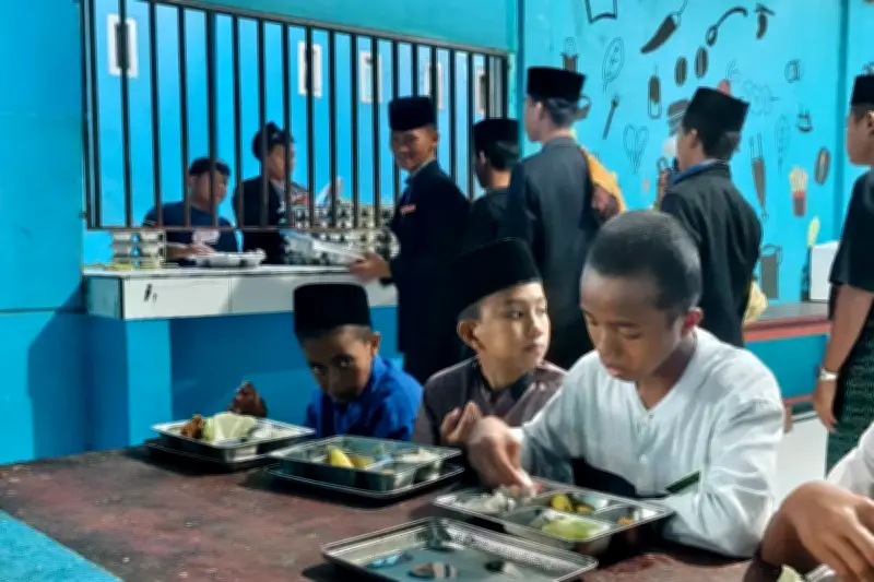 BNPB Bantah Hoaks Bantuan Sembako Dibagikan Saat Sahur Ramadan