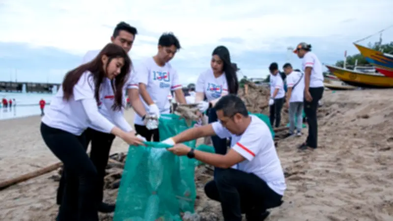 BRI Peduli Ajak Ratusan Relawan Bersihkan Pantai Kedonganan Bali Dukung Indonesia ASRI