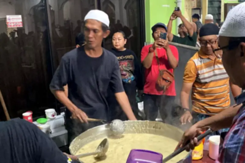 Bubur Samin Jayengan, Kuliner Ramadan Legendaris yang Selalu Ramai Diburu