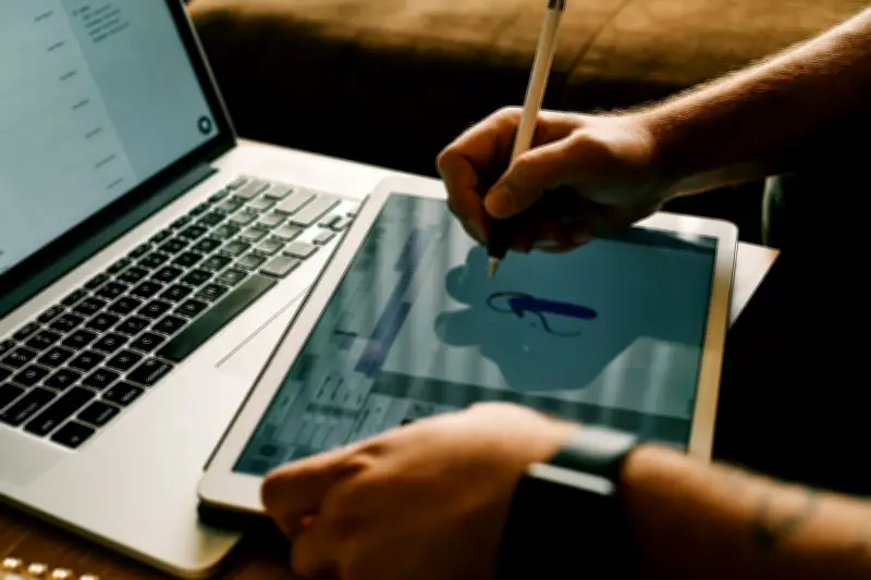 Budaya Flexing di Lembaga Publik: Antara Strategi Komunikasi dan Ancaman Etika Kerja