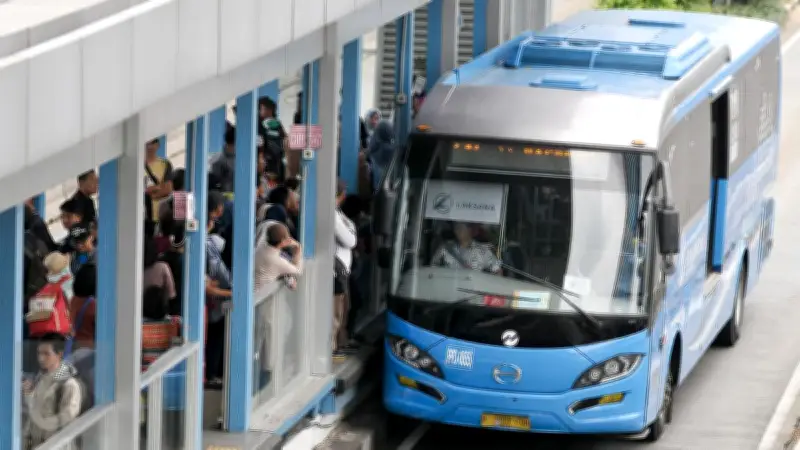 Bus TransJakarta Lindas Pejalan Kaki hingga Tewas di Halte Taman DDN Jakarta Selatan
