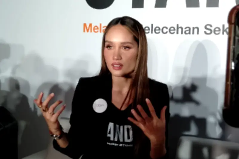 Cinta Laura: Lulusan Luar Negeri Tak Boleh Angkuh, Tak Lebih Pintar dari Lainnya