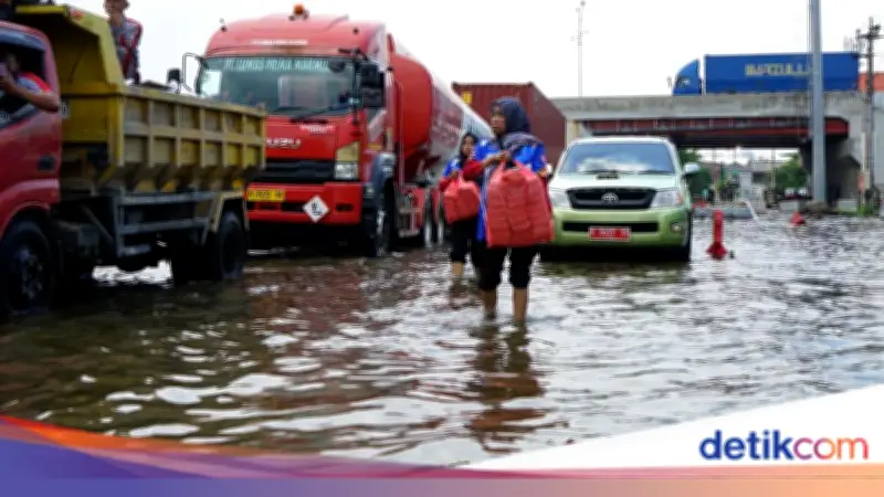 Dinsos Jateng Salurkan Bantuan Rp110 Juta untuk Korban Banjir Semarang