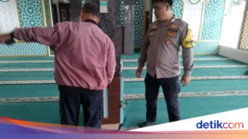 Dua Pelaku Bobol Kotak Amal Masjid di Parung Bogor, Aksi Terekam CCTV
