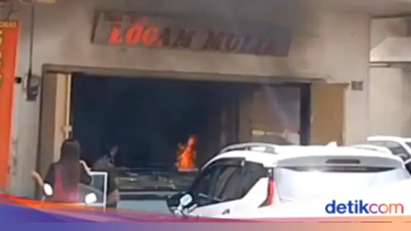 Emak-emak di Makassar Bakar Toko Emas dengan Bom Molotov untuk Curi Perhiasan Rp 2 Miliar