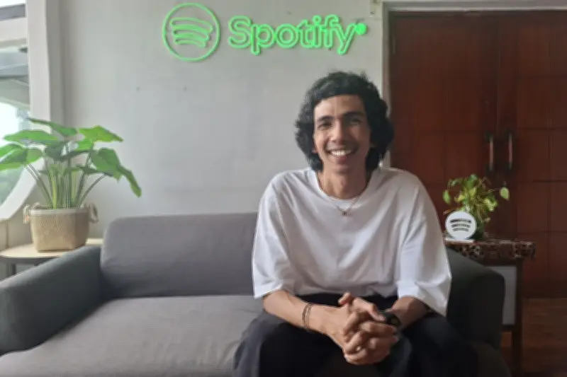 Enau Ungkap Peran Penting Kakak, Ari Lesmana, Sebagai Produser di Awal Karier