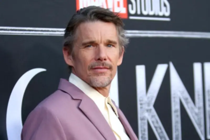 Ethan Hawke Ungkap Tantangan Berat Saat Syuting Film Blue Moon
