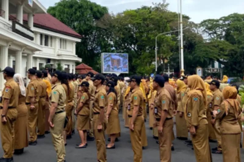 Fenomena Job Hugging Melanda ASN: Loyalitas atau Zona Nyaman yang Membahayakan?