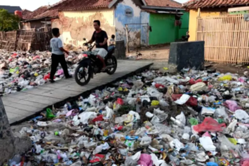 Fenomena Sampah: Beradab di Luar Negeri, Buang Sembarangan di Tanah Air