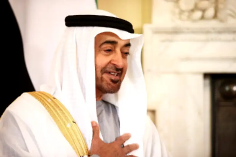 Foto Presiden UEA Dicium Perempuan Disebut Terkait Epstein, Ternyata Manipulatif