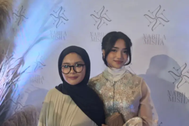 Fujianti Utami Puji Koleksi Raya Nabila Misha yang Modis dan Elegan