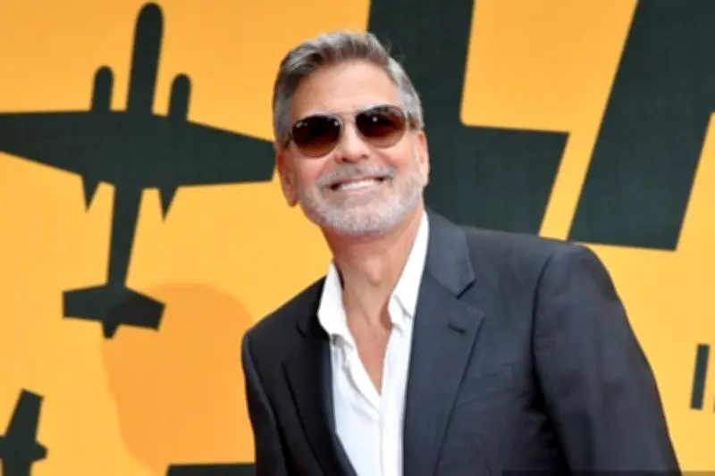 George Clooney Rendah Hati Saat Berdampingan dengan Park Bo Gum yang Lebih Muda