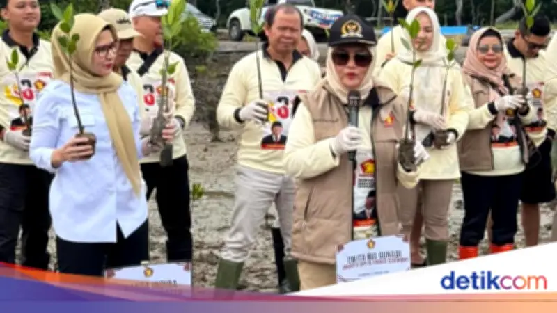 Gerindra Peringati HUT ke-18 dengan Tanam 1.000 Mangrove di Pesisir Lampung