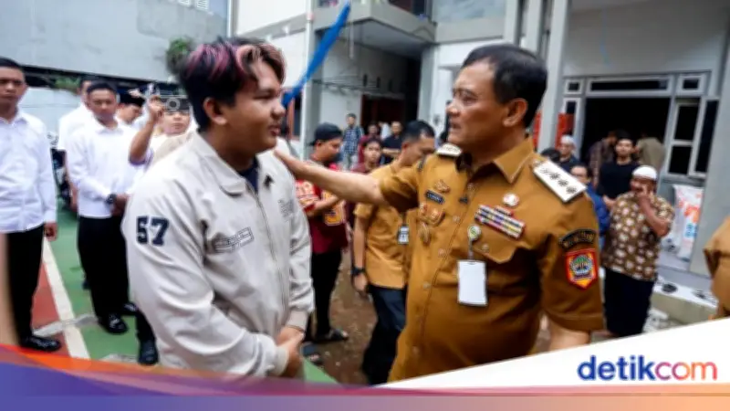 Gubernur Jateng Jadi 'Bapak' bagi Mahasiswa Korban Bencana, Janji Bantuan Kos dan Komunikasi