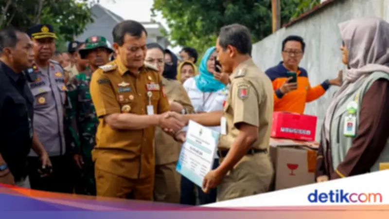 Gubernur Jateng Salurkan Bantuan Rp 410 Juta untuk Korban Banjir di Semarang