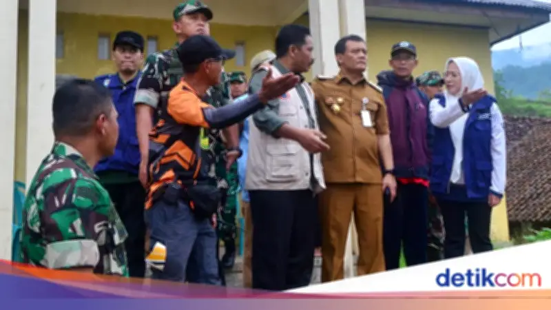 Gubernur Jateng Tinjau Longsor Banjarnegara, 26 Warga Masih Dicari, Hunian Siap 3 Hari