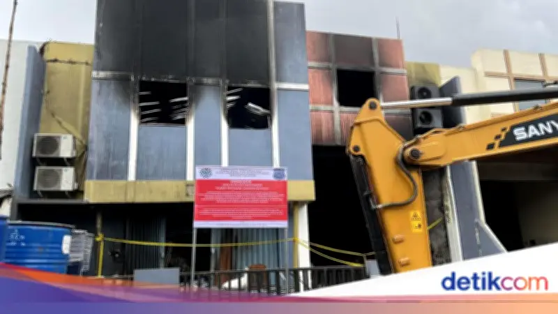 Gudang Pestisida Terbakar di Tangsel, Polisi Garis Area dan Cemaran Sungai Cisadane