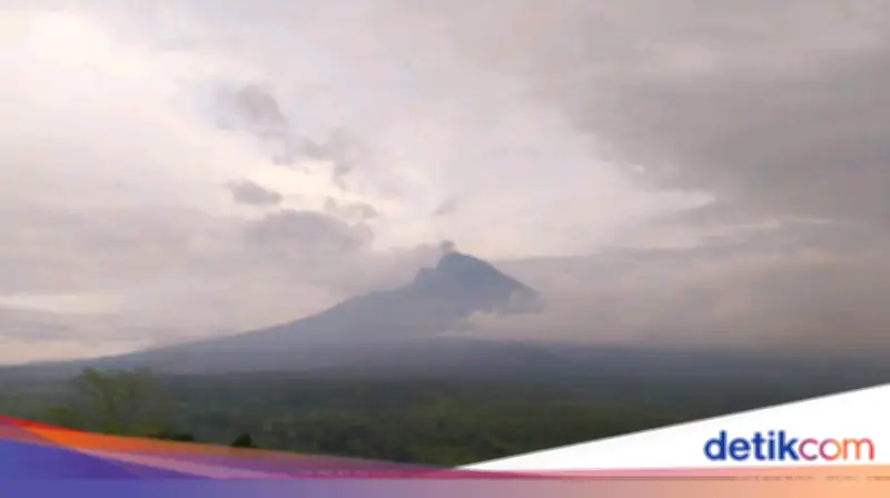 Gunung Semeru Erupsi Tiga Kali Pagi Ini, Status Siaga Dipertahankan