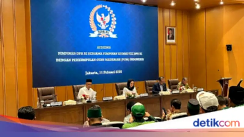 Guru Madrasah Swasta Ngadu ke DPR: Tak Bisa Ikut PPPK, Gaji Cuma Rp 300 Ribu