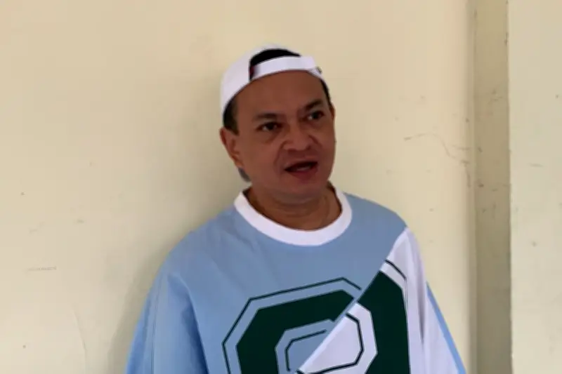 Hedi Yunus Kahitna Dilarikan ke ICU Usai Serangan Vertigo Dahsyat di Surabaya