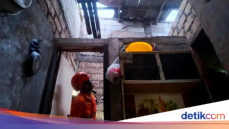 Hujan dan Angin Kencang Rusakkan Lima Rumah di Bogor Utara