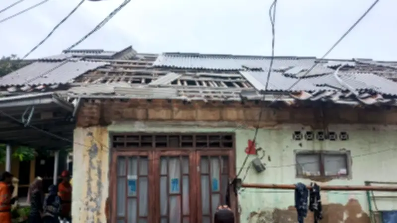 Hujan dan Angin Kencang Terjang Bogor, 19 Rumah Rusak di Dua Kelurahan