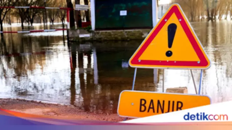 Hujan Deras Sejak Dini Hari Picu Banjir di 31 RT di Jakarta Selatan