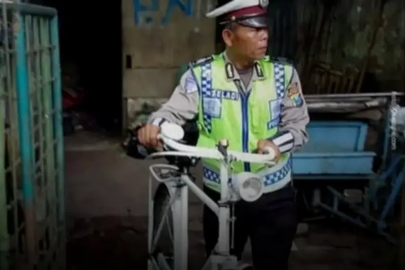 Inspirasi dari Malang: Polisi Pensiunan Pemulung yang Teguh Menjaga Integritas