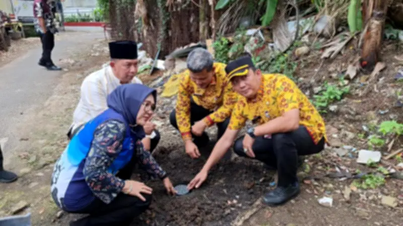 Jakarta Barat Luncurkan Program Lubang Resapan Biopori di Kedoya Utara untuk Atasi Sampah Organik