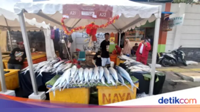 Jelang Imlek, Pedagang Bandeng Rawa Belong Raup Omzet Jutaan Rupiah per Hari