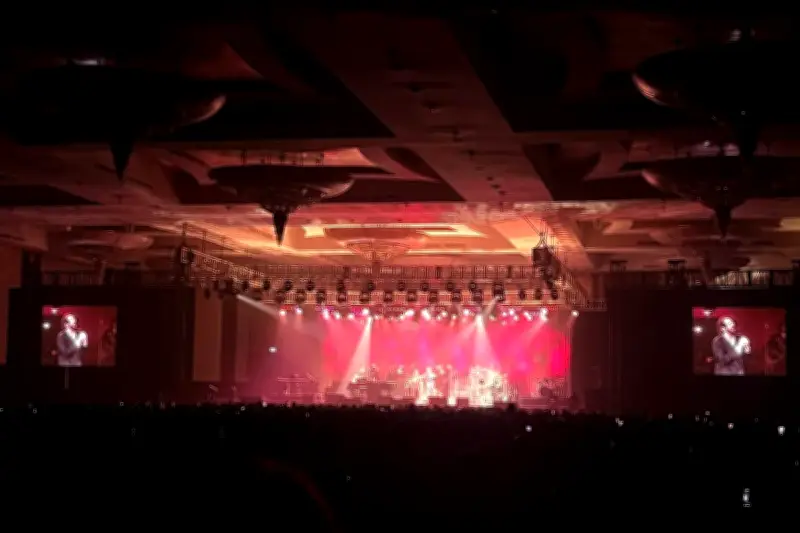 Josh Groban Sukses Gelar Konser di Jakarta, Raisa Jadi Pembuka