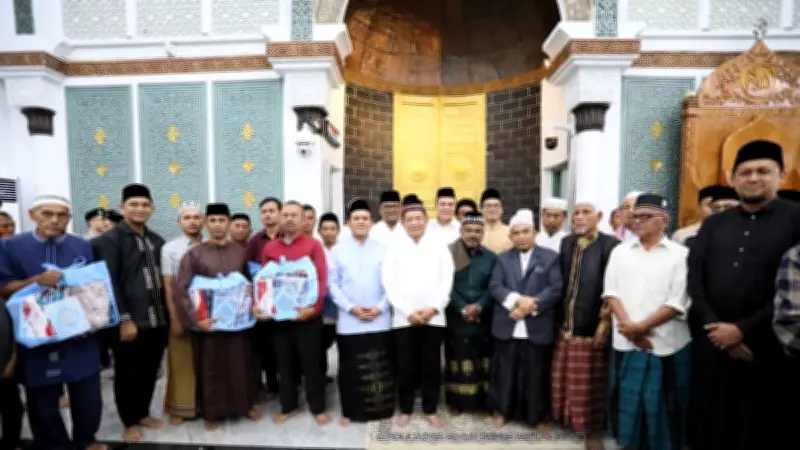 Kasatgas Tito Karnavian Tinjau Pemulihan Aceh dan Bagikan Bantuan Perlengkapan Ibadah