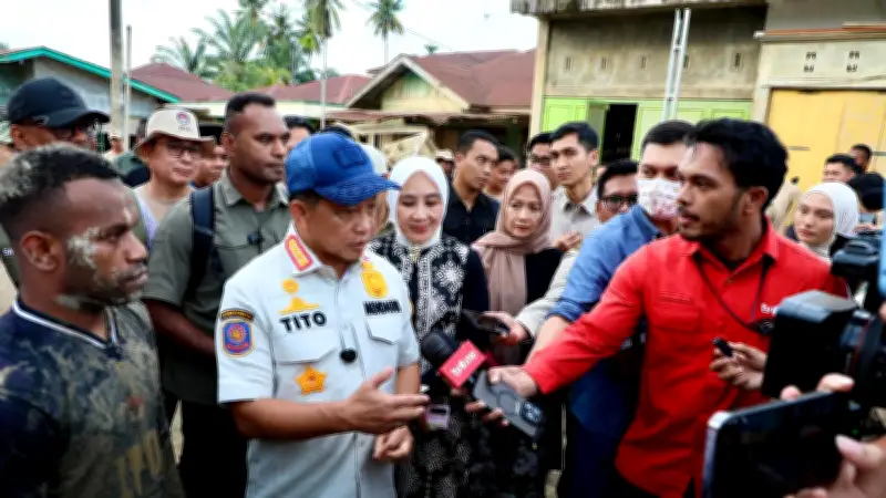 Kasatgas Tito Tinjau Pembersihan Lumpur di Aceh Tamiang, Praja IPDN Dikerahkan