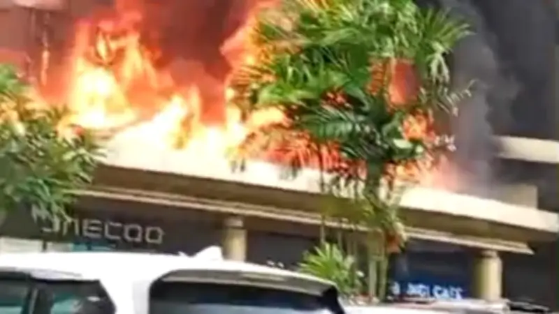 Kebakaran Melanda Mal Ciputra Cibubur Bekasi, Damkar Gerak Cepat Padamkan Api
